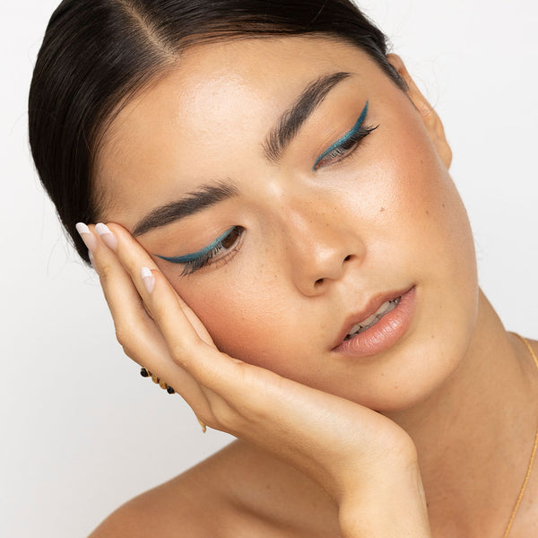 Get the look // Vibrant Teal Liner